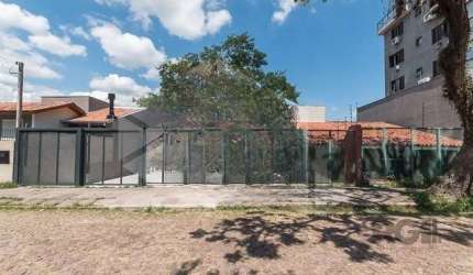 Excelente casa geminada, com planta moderna, com 120m2 de área privativa,  distribuída em 2 pavimentos, com  hall, living  2  ambientes, cozinha, área de serviço, 2 banheiros, 2 dormitórios e pátio. P