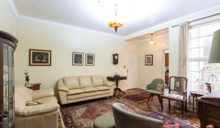 Descubra este aconchegante apartamento garden, no Edifício Caeté, localizado na Rua Felipe Camarão, no coração do bairro Rio Branco, Porto Alegre.&lt;BR&gt; Com uma área privativa de 90,43 m², você te