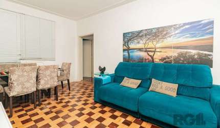 APARTAMENTO DE 76m² COM 2 DORMITÓRIOS, 1 BANHEIRO, SALA, COZINHA, LAVANDERIA E DESPENSA. Em excelente localização, na divisa do bairro Auxiliadora com Mont'Serrat, este imóvel situa-se à rua Eudoro Be