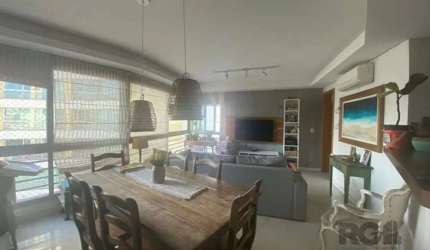 Apartamento 3 dormitórios, sendo 1 suíte, com 2 vagas. More no excepcional Edifício Personal Towers, onde você terá um excelente padrão construtivo. Com seu design exclusivo, este edifício está locali