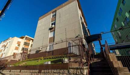 Descubra o conforto e a conveniência deste charmoso apartamento de dois dormitórios, idealmente situado em uma das melhores áreas de Canoas. Com uma localização estratégica, você terá acesso fácil a t