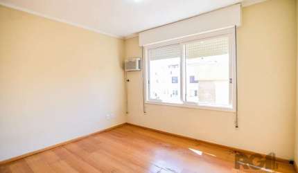Ótima Oportunidade: Apartamento à Venda no Bairro Mont Serrat ? POA Se você busca conforto e praticidade em um dos bairros mais tradicionais de Porto Alegre, este apartamento é para você! Característi