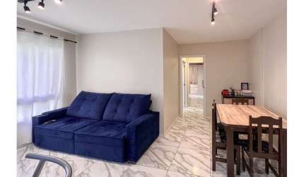 Apresentamos um apartamento impecável de 60m², localizado no prestigiado condomínio Lifepark, no bairro Marechal Rondon. Esta unidade conta com dois quartos, sendo uma suíte, além de um banheiro socia