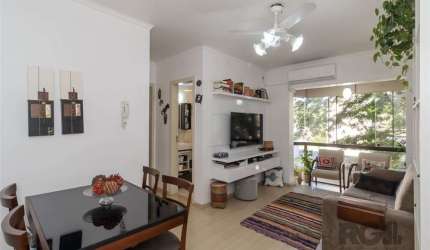 Apartamento aconchegante perfeito para quem busca o conforto de estar próximo dos principais comércios da região e a praticidade de um apartamento compacto. Fica localizado próximo de supermercados, f