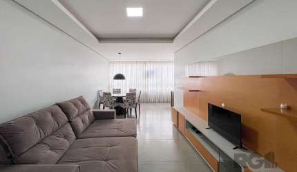 Excelente oportunidade! Apartamento espaçoso e bem localizado, ideal para quem busca conforto e praticidade. Localizado na Rua Caxias, Edifício Everest, Centro de Esteio. Apartamento amplo, com distri