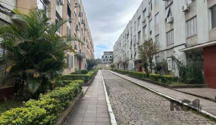 Apartamento 2 dormitórios, semi mobiliado à venda no bairro Menino Deus, em frente ao estádio Olímpico. Conta com living para 2 ambientes, cozinha espaçosa com área de serviço, banheiro com ventilação