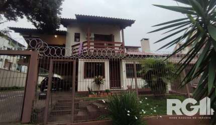 Casa a venda com 4 dorm, 396m² Rua Ludwig Jacob Hubler, - Jardim Itú Sabará&lt;BR&gt;&lt;BR&gt;Excelente casa,  sala com pé direito alto e com lareira, escritório, lavabo, cozinha ampla, 4 dormitórios