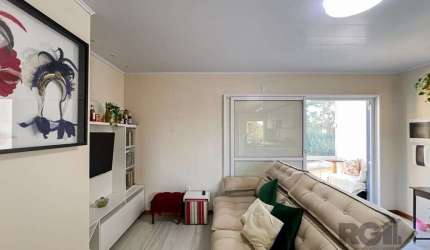 Essa casa térrea oferece um ambiente espaçoso e acolhedor, ideal para famílias que valorizam conforto e praticidade. Com quatro dormitórios, sendo uma suíte, proporciona privacidade e espaço para todo