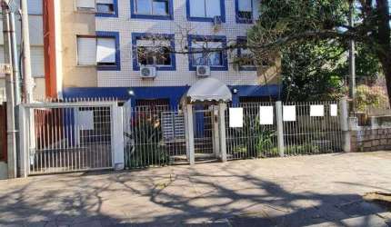 APTO EM BOM ESTADO DE CONSERVAÇÃO - DESOCUPADO - TÉRREO COM 02 PÁTIOS - 01 DORMITÓRIO - SALA ESTAR - BANHEIRO - COZINHA - AREA DE SERVIÇO - 01 VAGA GARAGEM COBERTA ESCRITURADA - ACEITAMOS FINANCIAMENT