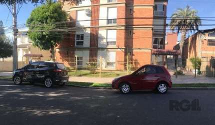 Apartamento 2 dormitórios, sala, cozinha , área de serviço, box coberto p carro, salão de festa, próximo a Avenida Sertório