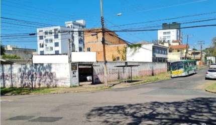 TERRENO DE ESQUINA DESOCUPADO - MEDINDO 11,00m POR 39,16m - TOTALIZANDO 430,76m2 - ACEITO PERMUTA NO LOCAL - PERCENTUAL 17% - ESTUDO PARA 12 ESTÚDIOS e 12 VAGAS DE GARAGEM - PILOTIS + 3 PAVIMENTOS TIP