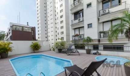 Semi mobiliado. Lindo apartamento, andar alto, com muita luminosidade no coração do Rio Branco. Vista linda para o verde . 3 dormitórios ( 1 suite  c hidro) living  3 ambientes em piso porcelanato com