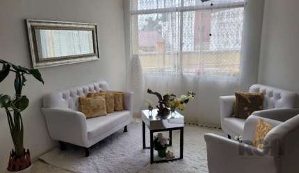 Apartamento no Bairro Tristeza - Oportunidade Única!&lt;BR&gt;&lt;BR&gt;Excelente apartamento de frente, com 2 quartos, localizado no segundo andar de um edifício com dois elevadores. O apartamento of