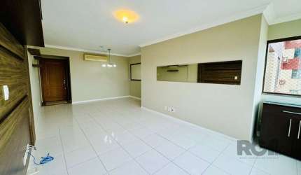 Apartamento com 95m² de  três dormitórios, uma suíte, living com dois ambientes,  churrasqueira, possibilidade de colocar lareira, cozinha, banheiro social, e um lavado, com duas vagas cobertas escrit