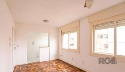 Imóvel JK aconchegante, ensolarado, à venda com 1 quarto e 1 banheiro no total. O condomínio fica localizado  no bairro Centro Histórico em Porto Alegre. Está bem localizado, próximo a pontos de inter