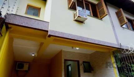 Casa no Bairro Parque Santa Fé!&lt;BR&gt;Oportunidade única de adquirir uma casa estilo sobrado, localizada no Paque Santa Fé, em Porto Alegre.&lt;BR&gt;&lt;BR&gt;Características:&lt;BR&gt;- 3 dormitó