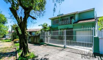 Encantadora Casa de 4 Quartos à Venda em Chácara das Pedras, Porto Alegre. Descubra esta linda propriedade residencial, no charmoso bairro Chácara das Pedras, Porto Alegre. Esta casa exclusiva, com 30