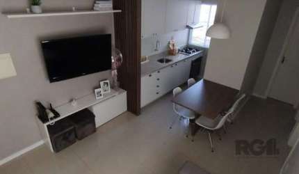 Ótimo apartamento de 42m² composto por living para dois ambientes, 2 dormitórios, banheiro social com ventilação natural, cozinha planejada, área de serviço integrada e 1 vaga de garagem. Imóvel conse