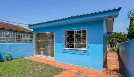 Casa à venda no bairro Vila Jardim - 128m² de área construída em terreno de 264m² Esta casa bem conservada, com 128m² de área construída, está situada em um terreno de 264m² (6,60m x 40,00m) na Rua It