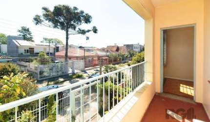 Descubra esta incrível oportunidade no segmento residencial, uma casa desocupada à venda a um ótimo preço, localizada na charmosa região de Passo d'Areia, Santa Maria Goretti, Rio Grande do Sul. Terre