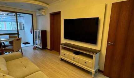 Apartamento no bairro Santana com 73m² privativos, living dois ambientes com espaço churrasqueira, banheiro social, dois dormitórios sendo 1 suíte e 1 transformado em closet.&lt;BR&gt;Possui Junker co