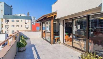 Maravilhosa cobertura duplex com 156 m² de área privativa no Bairro Bela Vista! 2 dormitórios, 1 suíte, banheiro social, sala estar, sala jantar, cozinha e lavanderia. andar superior: espaço gourmet c