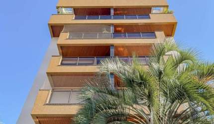 Apartamento de 3 dormitórios, incluindo 1 suíte com sacada Sua área privativa de 121,64m² Localizado na Felipe Neri, 381 no Bairro Auxiliadora. O imóvel conta com duas sacadas, uma das quais com churr