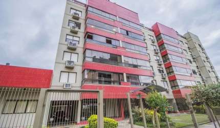 Ótima cobertura com 183,15m² privativos distribuídos em 2 pavimentos. O andar inferior conta com living para três ambientes,  2 suítes sendo 1 suíte master com closet, cozinha mobiliada e área de serv