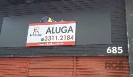 Prédio em alvenaria, muito bem localizado, com 844m, 2 pavimentos,  acesso interno e externo, podendo ser locado ou utilizado o prédio todo ou separadamente a parte superior e o térreo, mais um sótão 