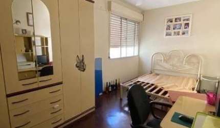 APARTAMENTO 2 DORMITÓRIOS A VENDA NO BAIRRO MENINO DEUS PROXIMO AV AZENHA.&lt;BR&gt;Apartamento 2 dormitórios no bairro Menino Deus, rua Marcílio Dias. Living dois ambientes, circulação, cozinha, área