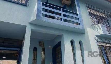 Ótima casa / sobrado no Jardim Itú, com 2 pavimentos, de 4 dormitórios e 3 vagas. &lt;BR&gt;Possui no andar térreo: hall de entrada, sala de estar com lareira, sala de jantar,  adega, lavabo, copa coz