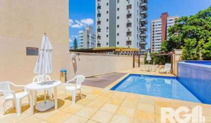 Apartamento Garden, 2 dorm, 85m² privativos, amplo pátio, 2 vagas cobertas. Possui uma localização privilegiada. Rua: Andaraí Passo da Areia. Apartamento semimobilaido, no condomínio Plenno, 2 dormitó