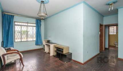 Amplo apartamento 2 dormitórios, térreo elevado, bem localizado, precisando de reformas.&lt;BR&gt;Edifício pequeno, enxuto e bem seguro. Próximo a todos os recursos que o bairro Medianeira oferece. &l