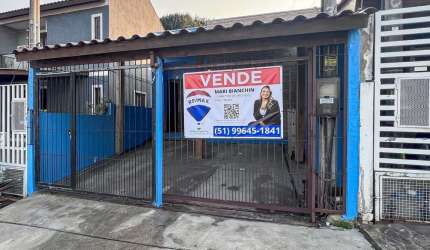 Desfrute da combinação perfeita de conforto e praticidade nesta encantadora casa residencial, situada na Rua Carlos Alberto Lauermann Nunes, Olaria, Canoas, no acolhedor estado do Rio Grande do Sul. O