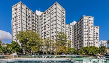 Apartamento com 3 dormitórios amplos, sala e cozinha amplas, com 1 vaga de garagem, no empreendimento Quinta da Boa Vista, construção clássica do bairro.&lt;BR&gt;&lt;BR&gt;Muito bem localizado na Av.