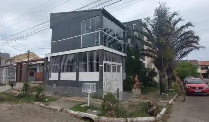 Sobrado de esquina com  2 dormitorios sendo uma suite no bairro Hipica.! Sala de estar, cozinha, lavabo. Area com churrasqueira, com teto retratil. Segundo piso com banheiro social, dormitorios, suite