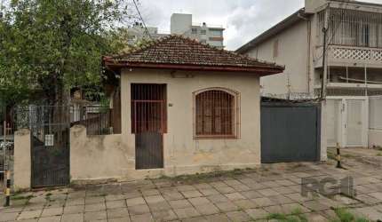 TERRENO COM CASA ANTIGA PRECISANDO DE MUITAS REFORMAS. &lt;BR&gt; TERRENO COM 11 X 44