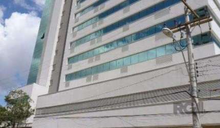 Sala comercial, com otima metragem de área privativa, disponível para tres ambientes, vista definida ,espera pronta para splits.&lt;BR&gt; Banheiro, piso em porcelanato, com balcão de aramaríeis.&lt;B