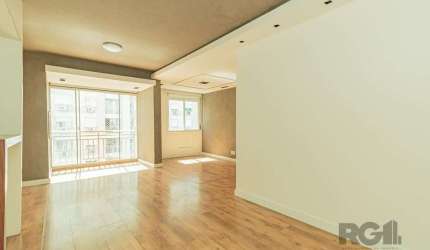 Este apartamento localizado no Condomínio Serenitá, no Bairro Passo d'areia com 74m² privativos, planta de 3 dormitórios com living estendido, 7º andar, ensolarado e semi-mobiliado. Vai proporcionar p