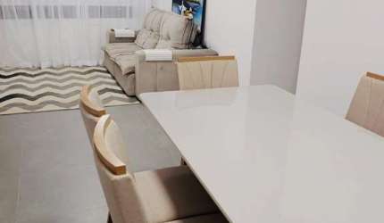 Excelente apartamento com 81m² de área privativa no bairro Lindoia, 2 dormitórios, sendo 1 suíte, living para dois ambientes, cozinha com churrasqueira e área de serviços integrada, e lavabo. Com 1 va