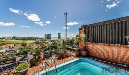 Excelente cobertura de 234,17 m² de área privativa, semi mobiliado com 3 dormitórios, sendo uma suíte com banheira de hidro, (um segundo dormitório poderá se tornar uma suite com o banheiro auxiliar),