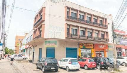 Apresentamos um prédio de esquina, localizado em frente à Igreja São José, uma das áreas mais movimentadas e conhecidas da região, ideal para investidores e empreendedores que buscam um espaço versáti