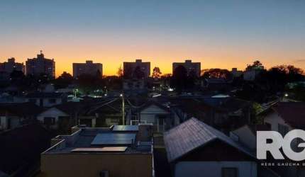 Apartamento 1 dormitório 51m² privativos, Semimobiliado na  Engenheiro Francisco Rodolfo Simch- Sarandi Próximo a Baltazar &lt;BR&gt;&lt;BR&gt;Possui 01 dormitório com possibilidade de 2, ficam os mov