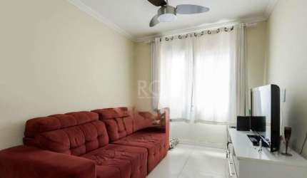 Ótimo apartamento no Sarandi, térreo, de 2 dormitórios. Possui sala ampla, 2 dormitórios, banheiro com box e ventilação natural, cozinha e área de serviço integrada. Todo com piso porcelanato. Telado.