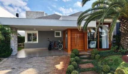 Localizada no encantador Condomínio Capão Ilhas Resort, esta casa térrea de 210 m² é perfeita para quem busca conforto e praticidade. Com três dormitórios, sendo duas suítes, o imóvel oferece um ambie
