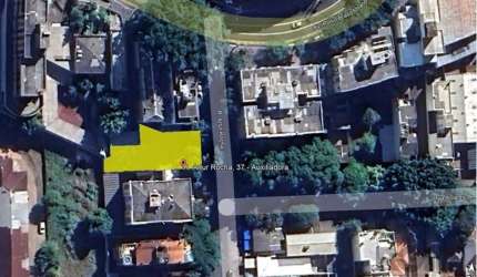 Terreno medindo 13,50m de frente, perfazendo área de 377m², poucos metros da Av. Plínio Brasil Milano e Eudoro Berlink, em frente à Álvares de Azevedo. Índice construtivo: 1,9 - 3,0. Altura máxima: 52