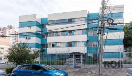 Oportunidade única! Este apartamento no Cerro Azul, localizado na Rua Barão do Triunfo, Menino Deus, Porto Alegre, é ideal para quem busca conforto e praticidade. Com uma área privativa de 46,5 m², o 