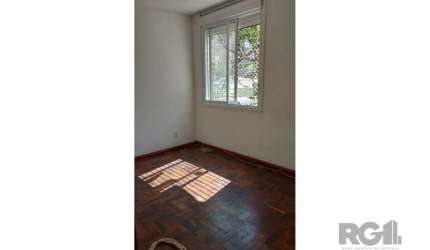 Apartamento 2 dormitórios, térreo, com 1 vaga rotativa, no Bairro Santo Antônio. Lugar tranquilo. Parada de Ônibus a 1 quadra do Edifício. Padarias, Mercados, Farmácias e mais, a poucos metros e minut