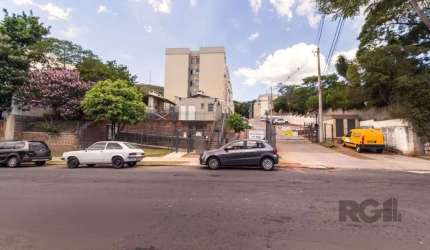 Apartamento à venda no bairro Glória, em Porto Alegre. Com 2 dormitórios, banheiro social, sala de jantar, cozinha, área privativa de 42.8m², área total de 54.53m² e 1 vaga de garagem. O imóvel possui