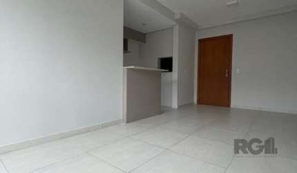 Apartamento garden,  no Urbano Menino Deus  é uma ótima opção para quem busca um espaço amplo e confortável.  Possui 2 dormitórios, sendo um deles  suíte,  garantindo privacidade aos moradores. Com 2 